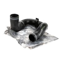 Tubo flessibile dell'aria di sovralimentazione sul radiatore dell'aria di sovralimentazione