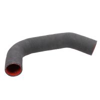 Tubo flessibile dell'aria di sovralimentazione in basso a sinistra del radiatore dell'aria di sovralimentazione