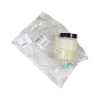 Collegare il serbatoio del liquido dei freni alla pompa della frizione