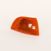 Indicatore di direzione anteriore destro con presa di corrente