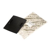 Ripiano di ricarica wireless sul portabicchieri per lo smartphone