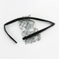 Guarnizione della porta nella parte anteriore superiore del finestrino sul lato destro