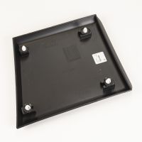 Striscia decorativa in basso a destra accanto alla porta