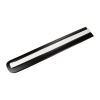 Striscia di rifinitura sul lato anteriore sinistro della porta