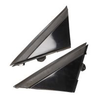 Modanature decorative sui montanti anteriori sinistro e destro