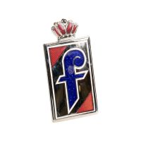 Emblema Farina avvitato sul lato