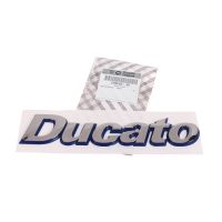 L'emblema Fiat Ducato con scritta Ducato